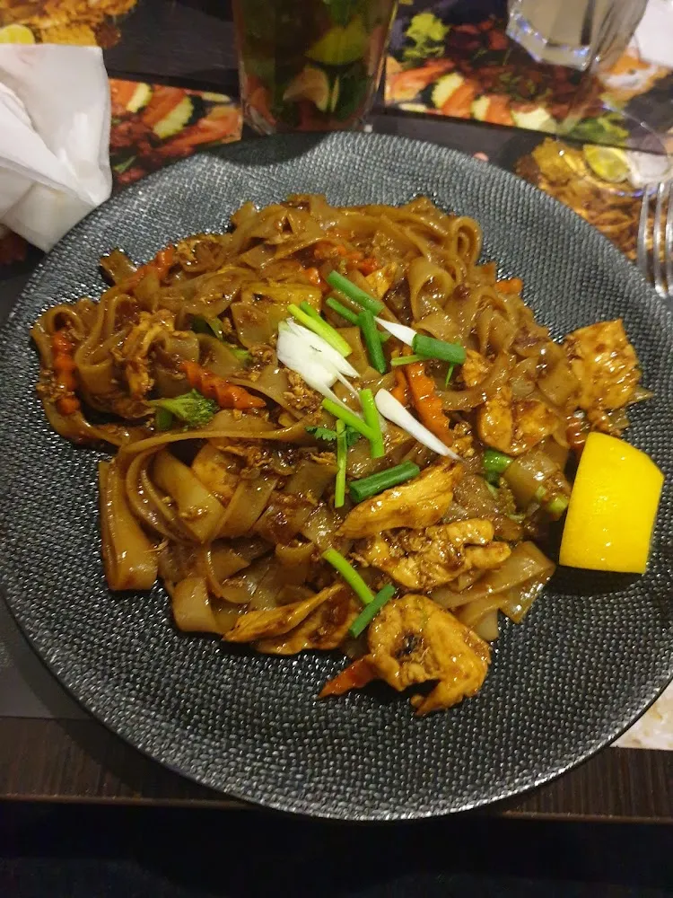 Riz Sauté Au Nouilles Sautées Au Poulet